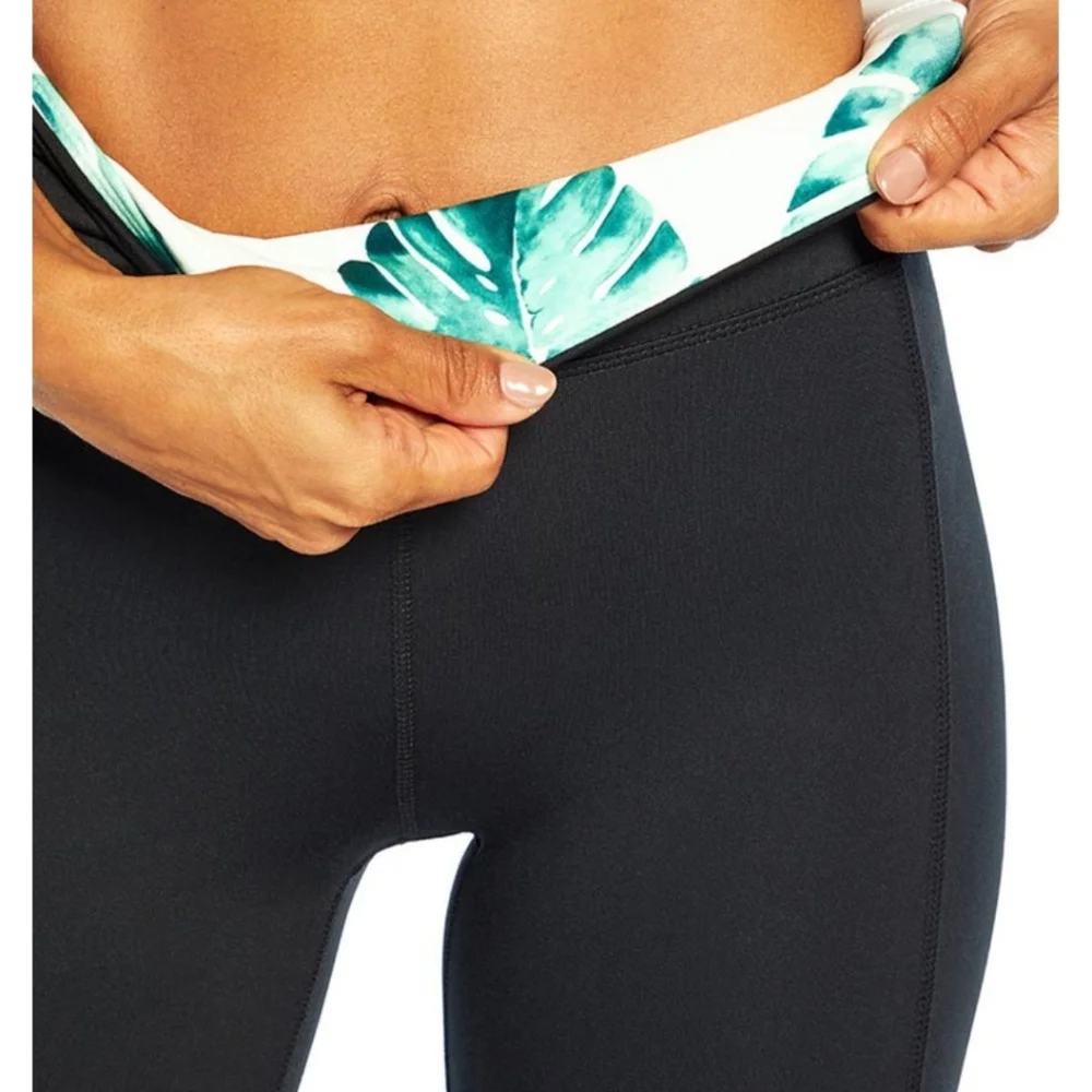 WILDFOX Palm Leaf Collins Sports Bra & 5" Matching Biker Shorts - Picture 6 of 13